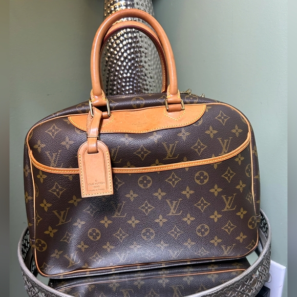 Authentic Louis Vuitton Monogram Deauville Handbag - Picture 6 of 8